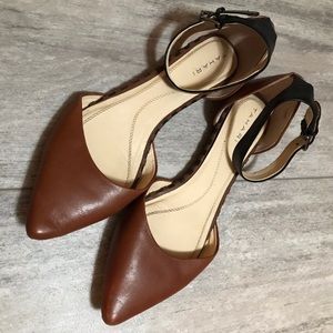 Tahari Rhore Ankle-strap Flats Sz 10